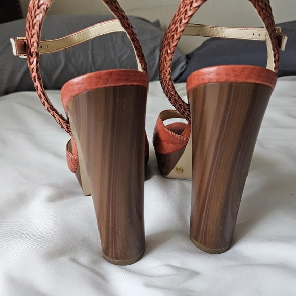 Gorgeous Jessica Simpson Orange Stilletos - Picture 5 of 6